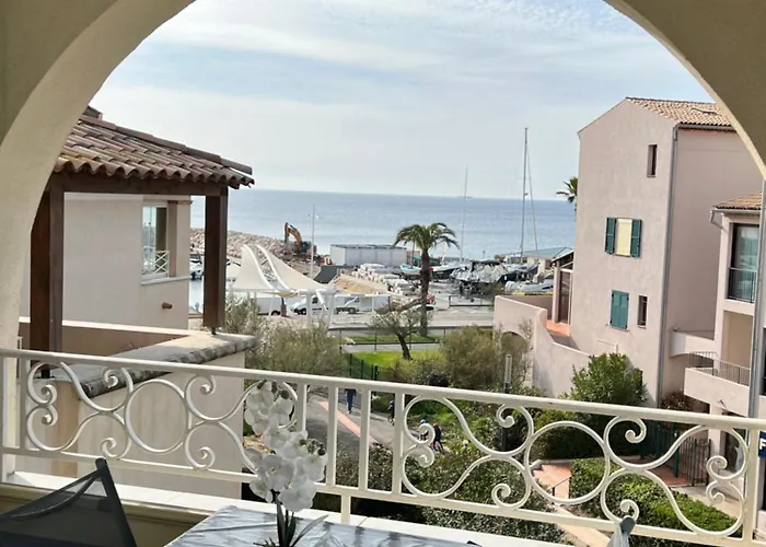 Superbe T2 Face Piscine