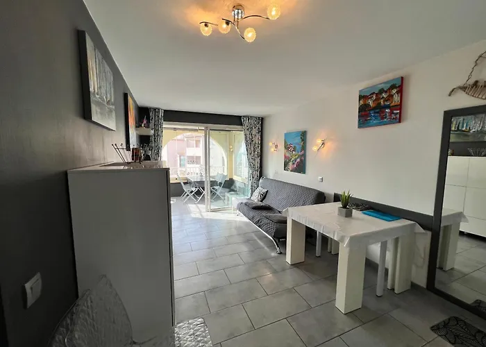 Superbe T2 Face Piscine *